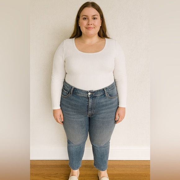 Old Navy Women’s Plus Jeans Size 18 Blue Mid Rise Straight Leg Stretch Denim - Picture 1 of 9